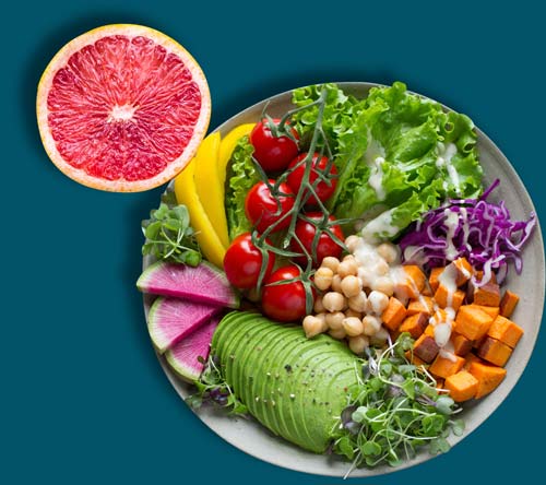 repas diététique à base de fruits, légumes et salade